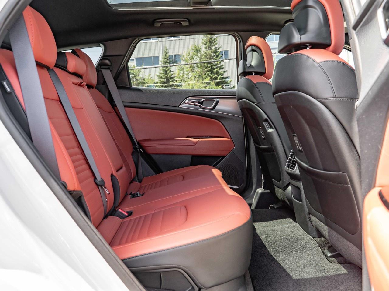 2025 Kia Sportage Plug-In Hybrid SX AWD w/Red Interior Photo