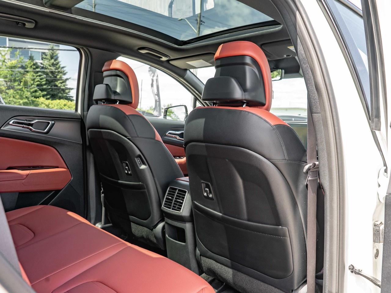 2025 Kia Sportage Plug-In Hybrid SX AWD w/Red Interior Photo