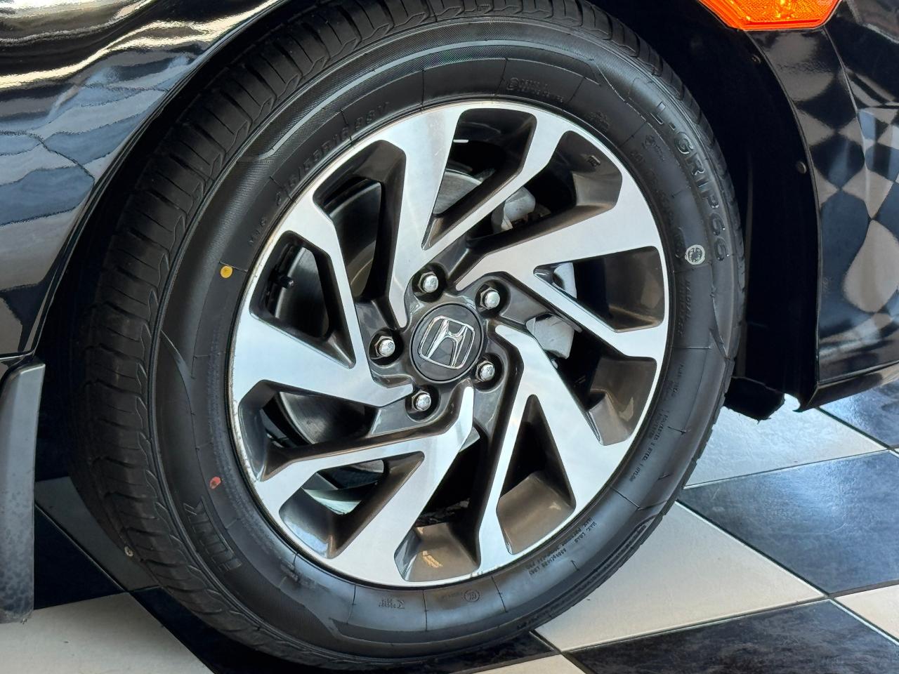2018 Honda Civic SE+New Tires+Brakes+Adaptive Cruise+CLEAN CARFAX Photo53
