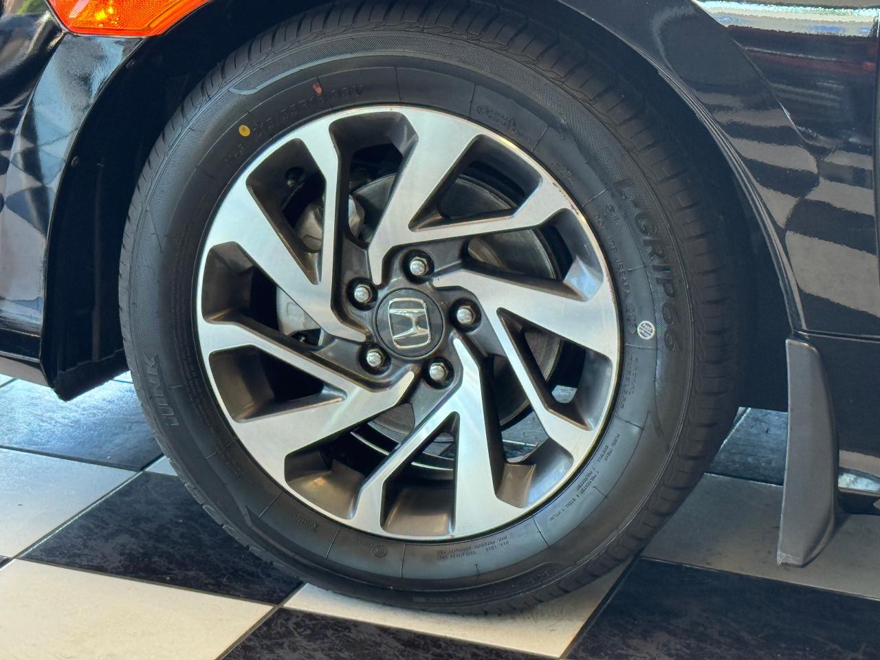 2018 Honda Civic SE+New Tires+Brakes+Adaptive Cruise+CLEAN CARFAX Photo50