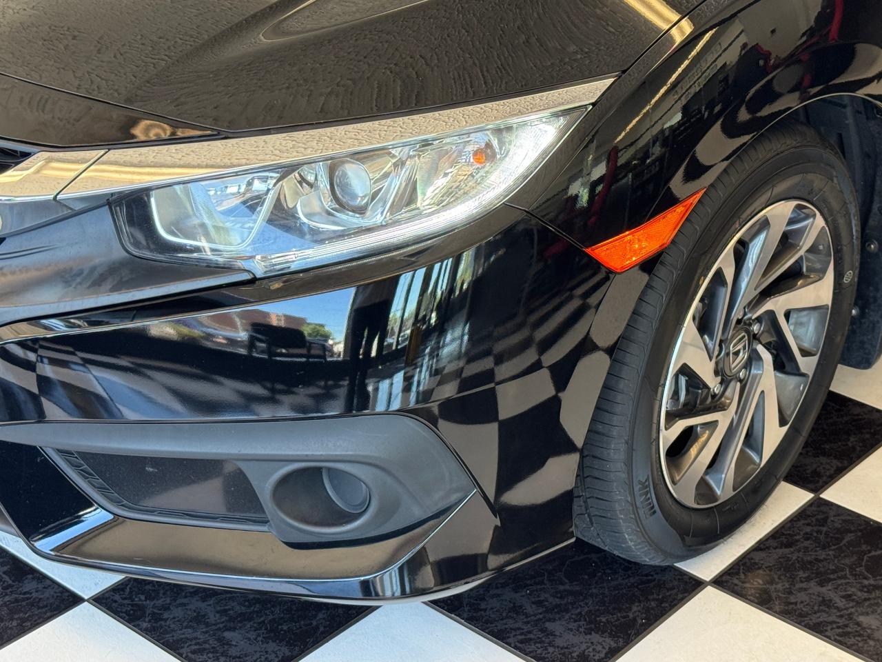 2018 Honda Civic SE+New Tires+Brakes+Adaptive Cruise+CLEAN CARFAX Photo100