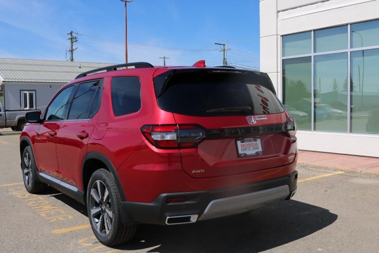 2025 Honda Pilot Touring Photo2