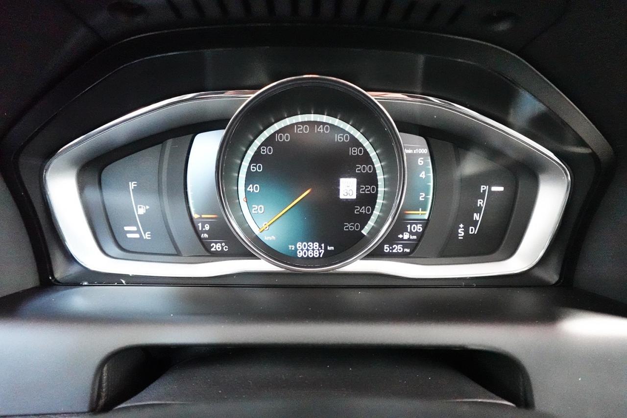 2017 Volvo XC60 LOW KM, NO ACCIDENT, FULLY DEALER MAINTAINED - Photo #26