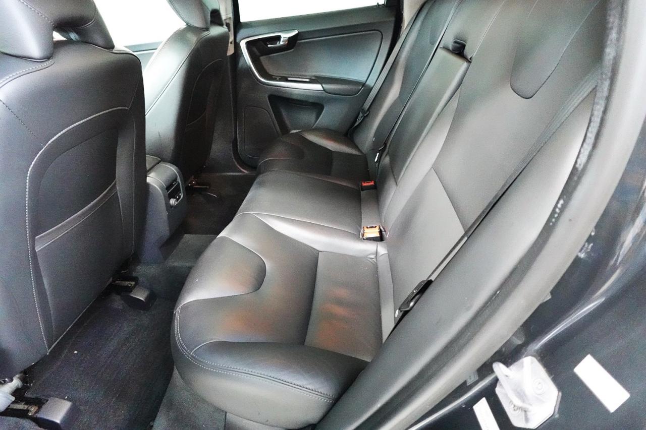 2017 Volvo XC60 LOW KM, NO ACCIDENT, FULLY DEALER MAINTAINED - Photo #17