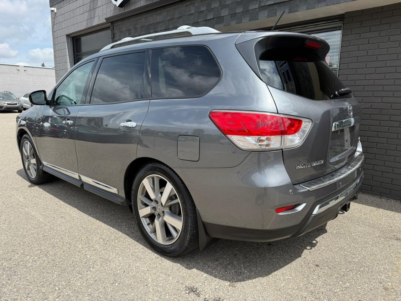 2015 Nissan Pathfinder Platinum | DVD | Loaded | Finance Options - Photo #9