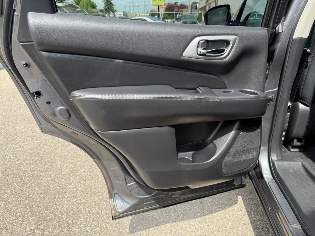 2015 Nissan Pathfinder Platinum | DVD | Loaded | Finance Options - Photo #12