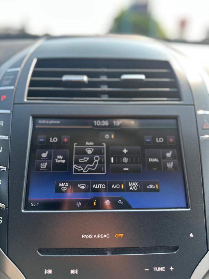 2013 Lincoln MKZ  - Photo #11