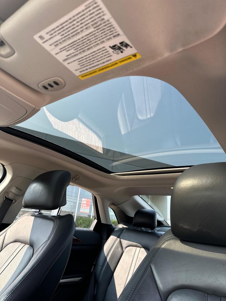 2013 Lincoln MKZ  - Photo #16