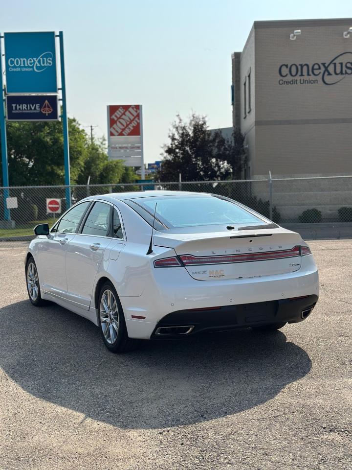 2013 Lincoln MKZ  - Photo #4