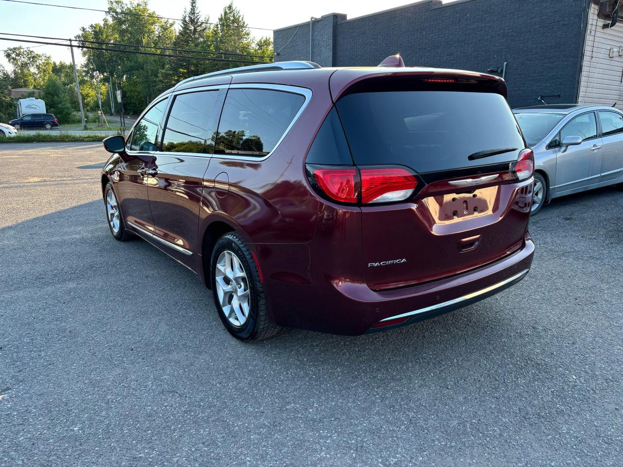 2018 Chrysler Pacifica Touring-L Plus - Photo #7