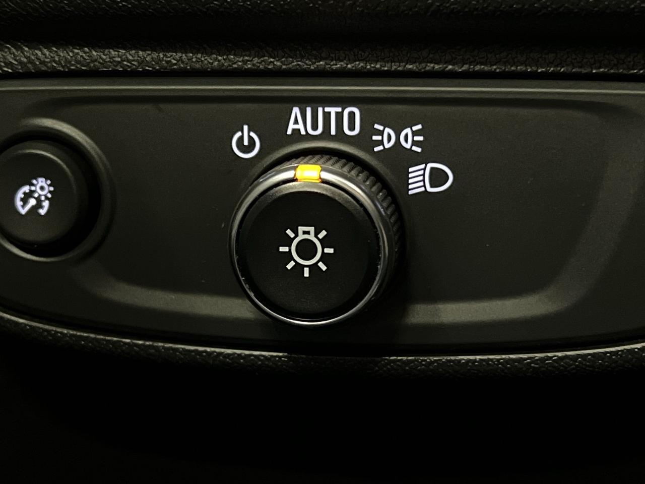 2023 Chevrolet Equinox AWD| HTD SEATS | CARPLAY | REMOTE START | ALLOYS Photo
