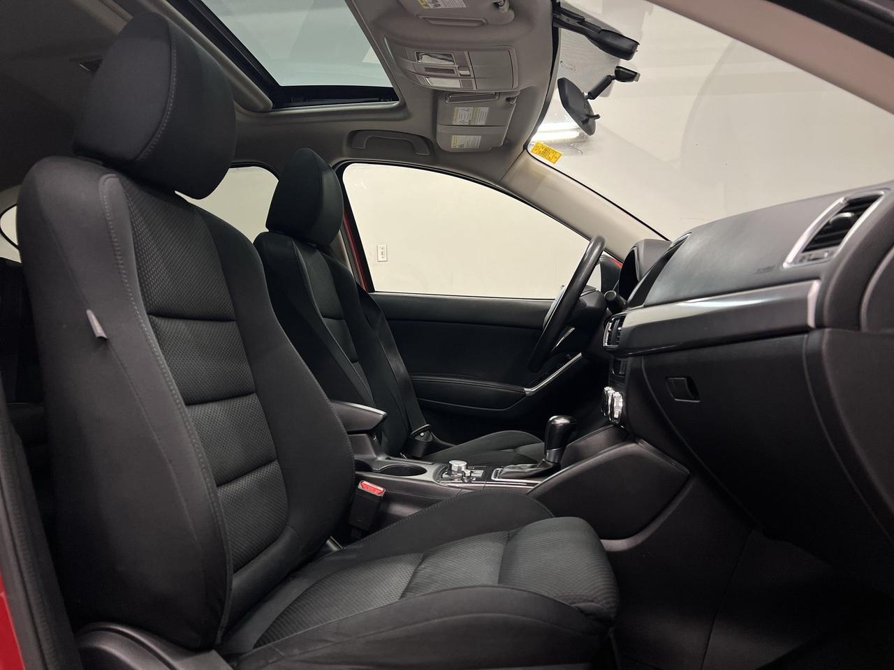 2016 Mazda CX-5 GS AWD| SUNROOF| HTD SEATS| ONLY 92,000KMS| NAV Photo