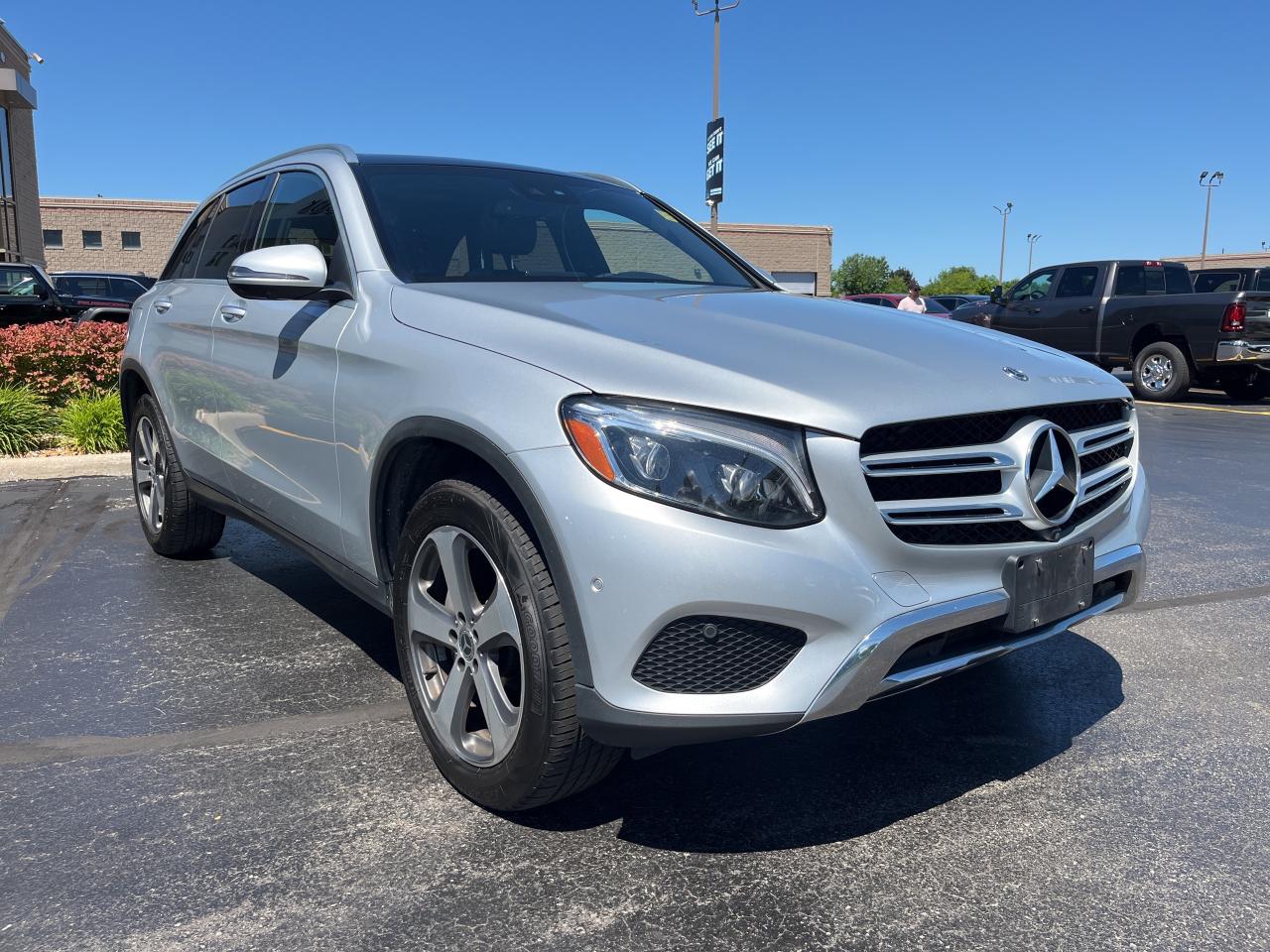 2018 Mercedes-Benz GLC 300 PANORAMIC SUNROOF / NAV / 360 CAM / AWD Photo2