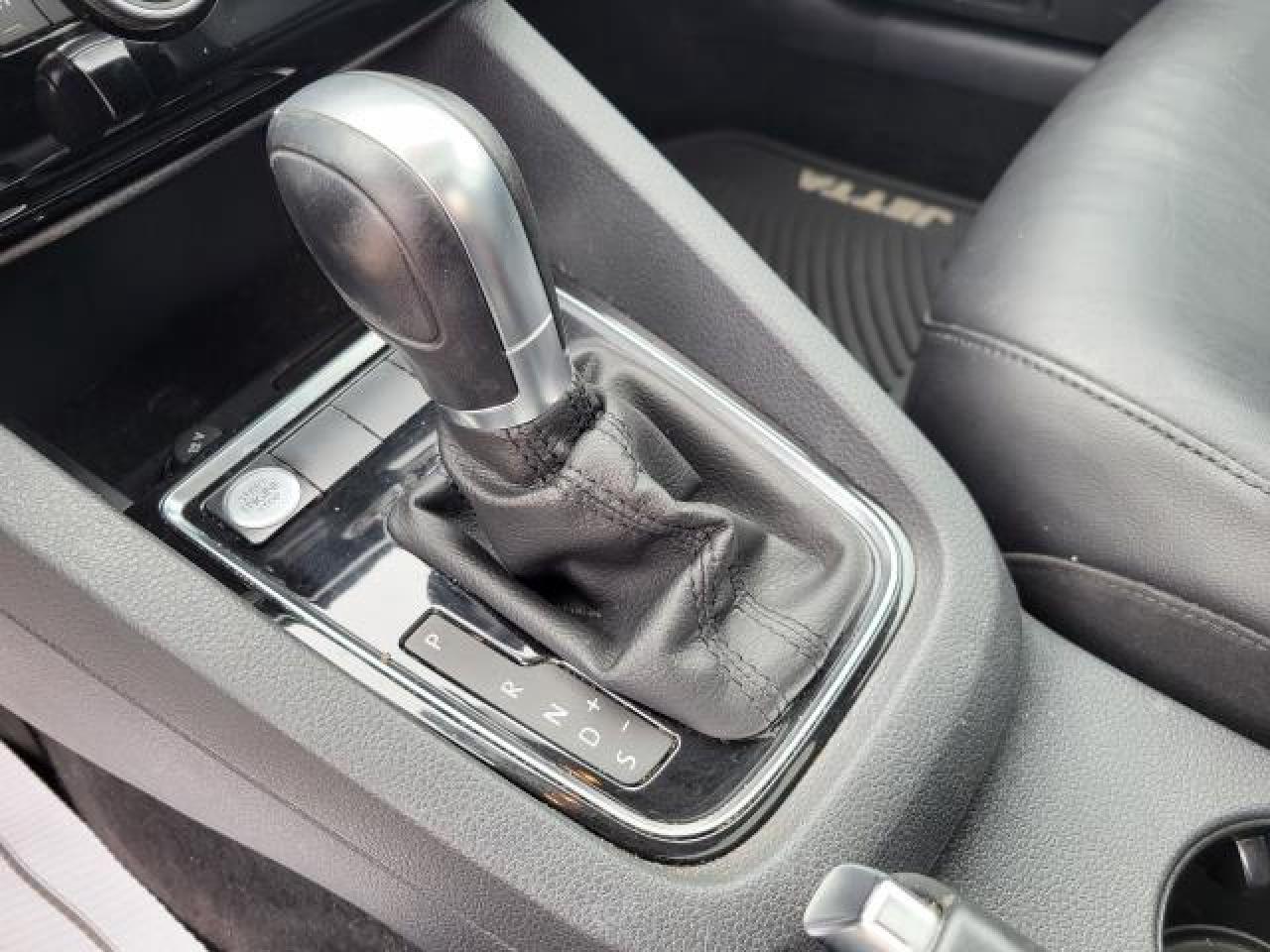 2016 Volkswagen Jetta HIGHLINE Photo11