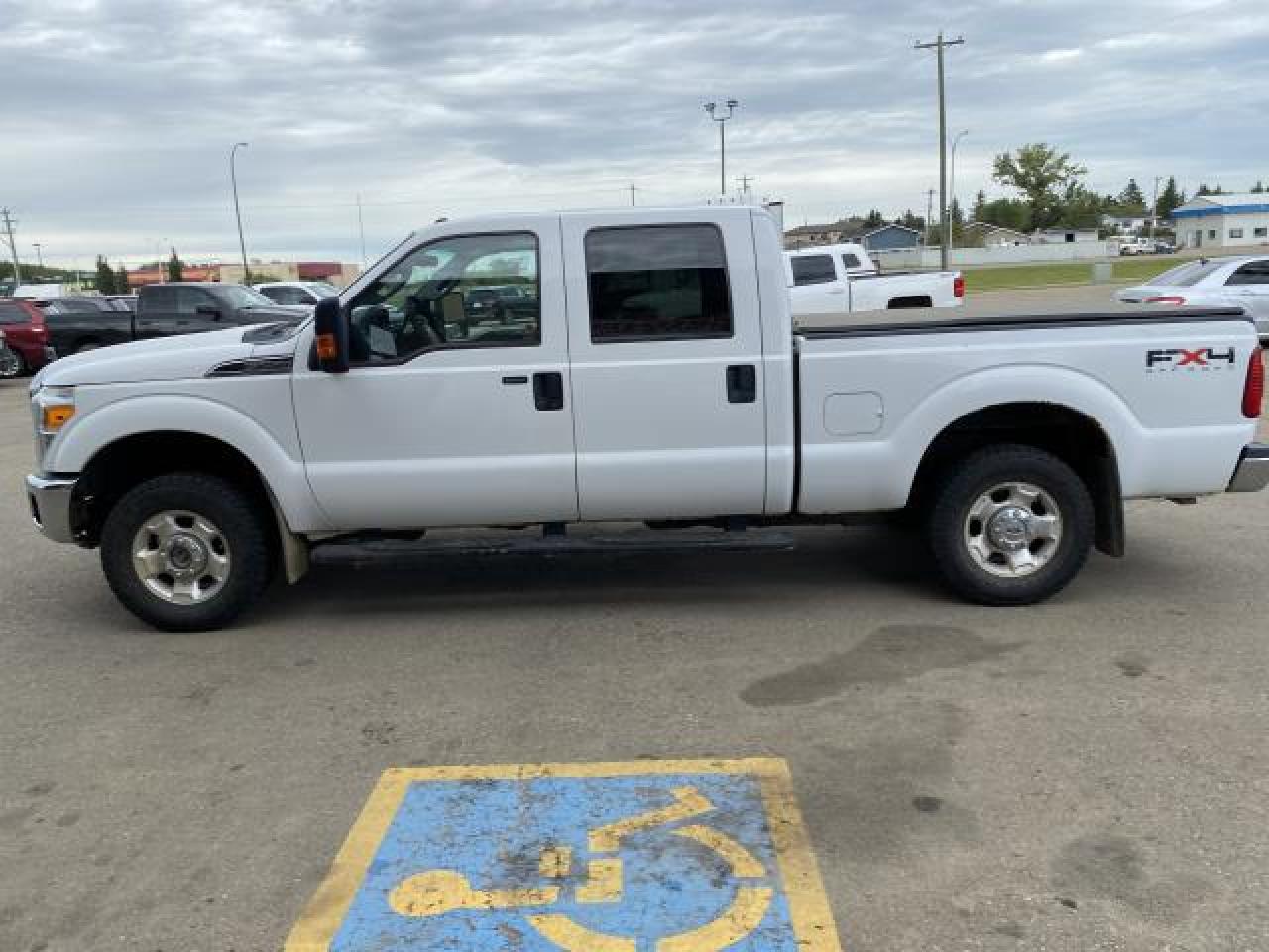 2011 Ford F-250 SD XLT Crew Cab 4WD - Photo #5