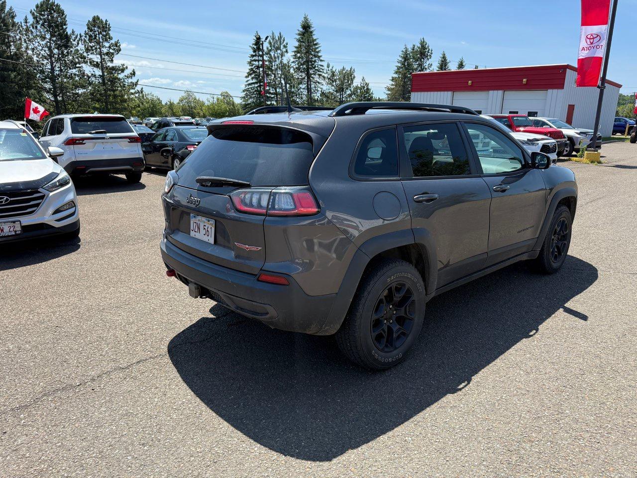 2022 Jeep Cherokee Trailhawk Photo4