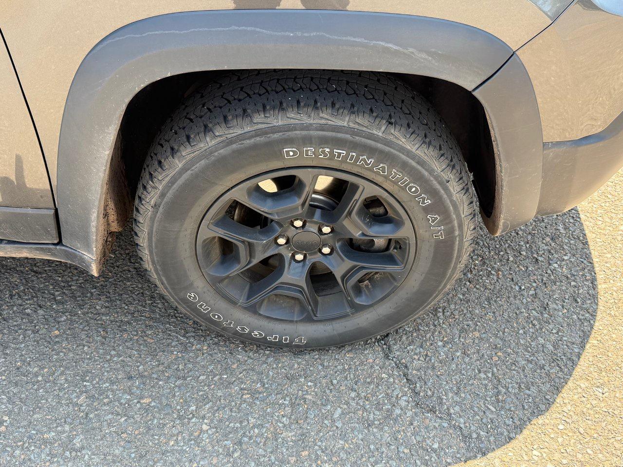 2022 Jeep Cherokee Trailhawk Photo3