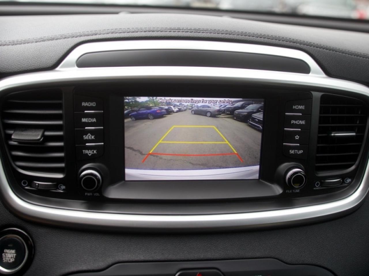 2019 Kia Sorento LX  CAM APPLE-CP HTD-SEATS Photo