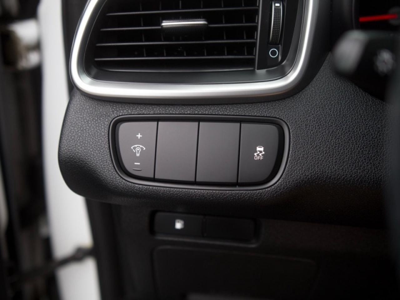 2019 Kia Sorento LX  CAM APPLE-CP HTD-SEATS Photo