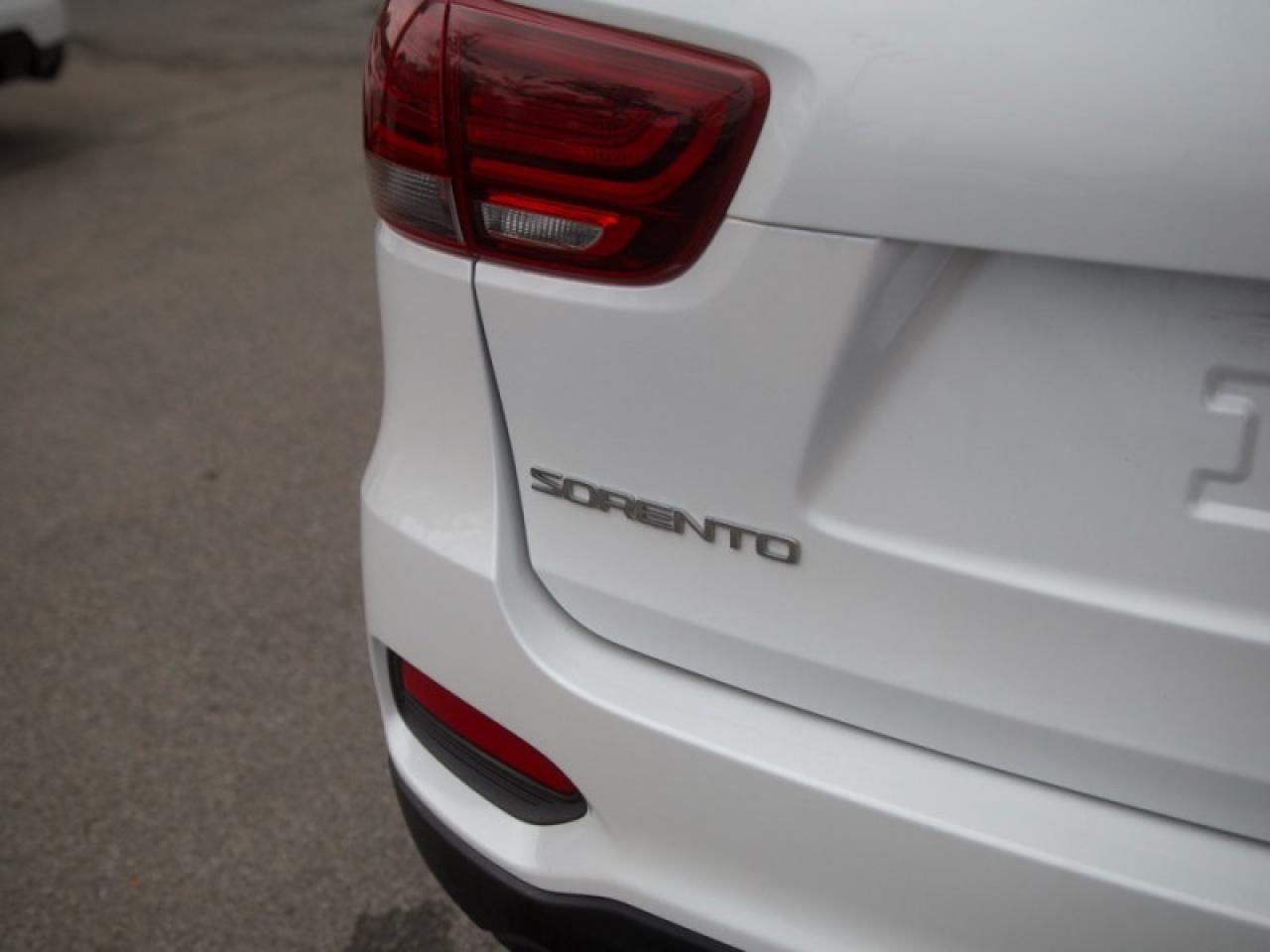 2019 Kia Sorento LX  CAM APPLE-CP HTD-SEATS Photo