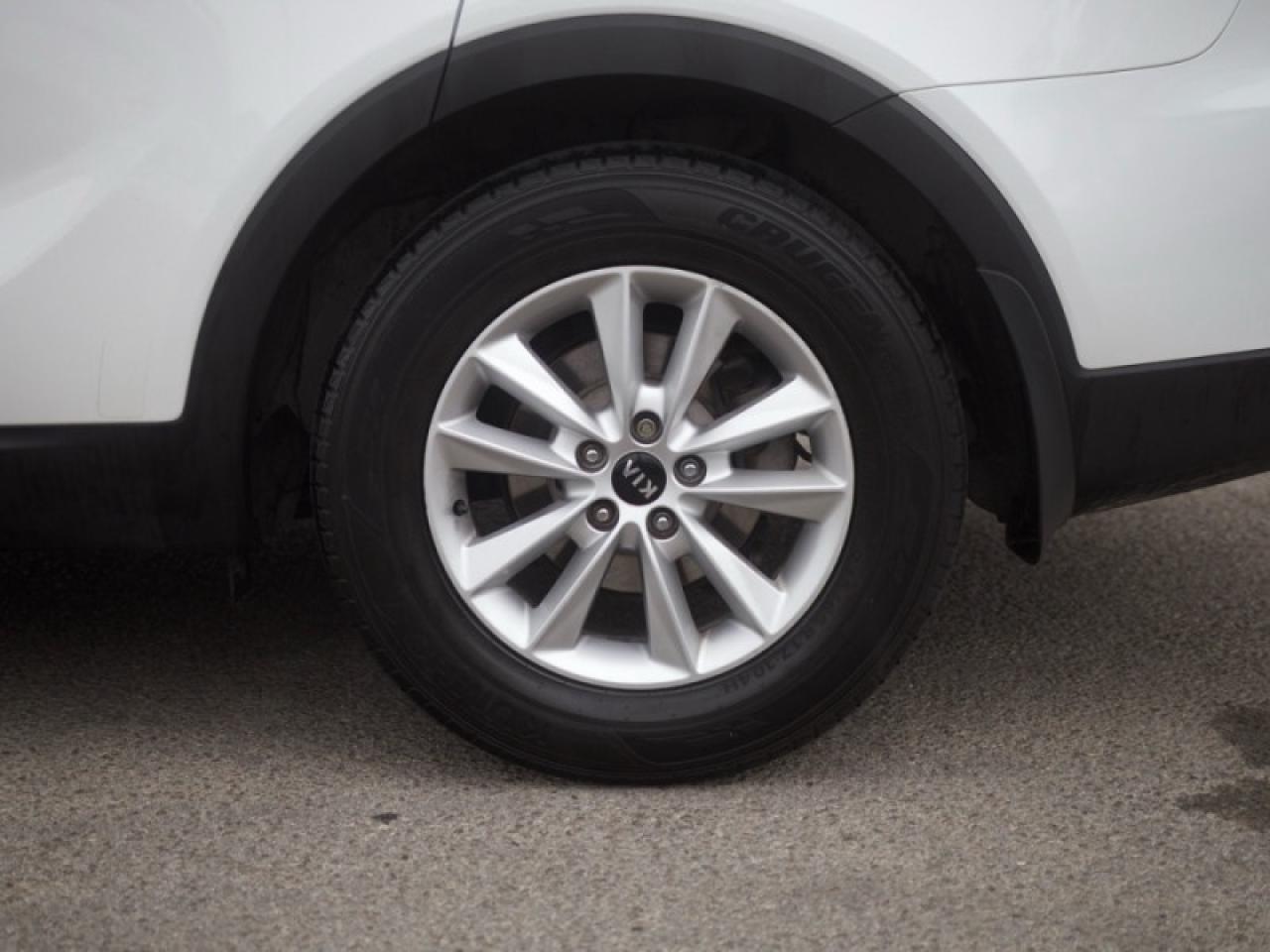 2019 Kia Sorento LX  CAM APPLE-CP HTD-SEATS Photo