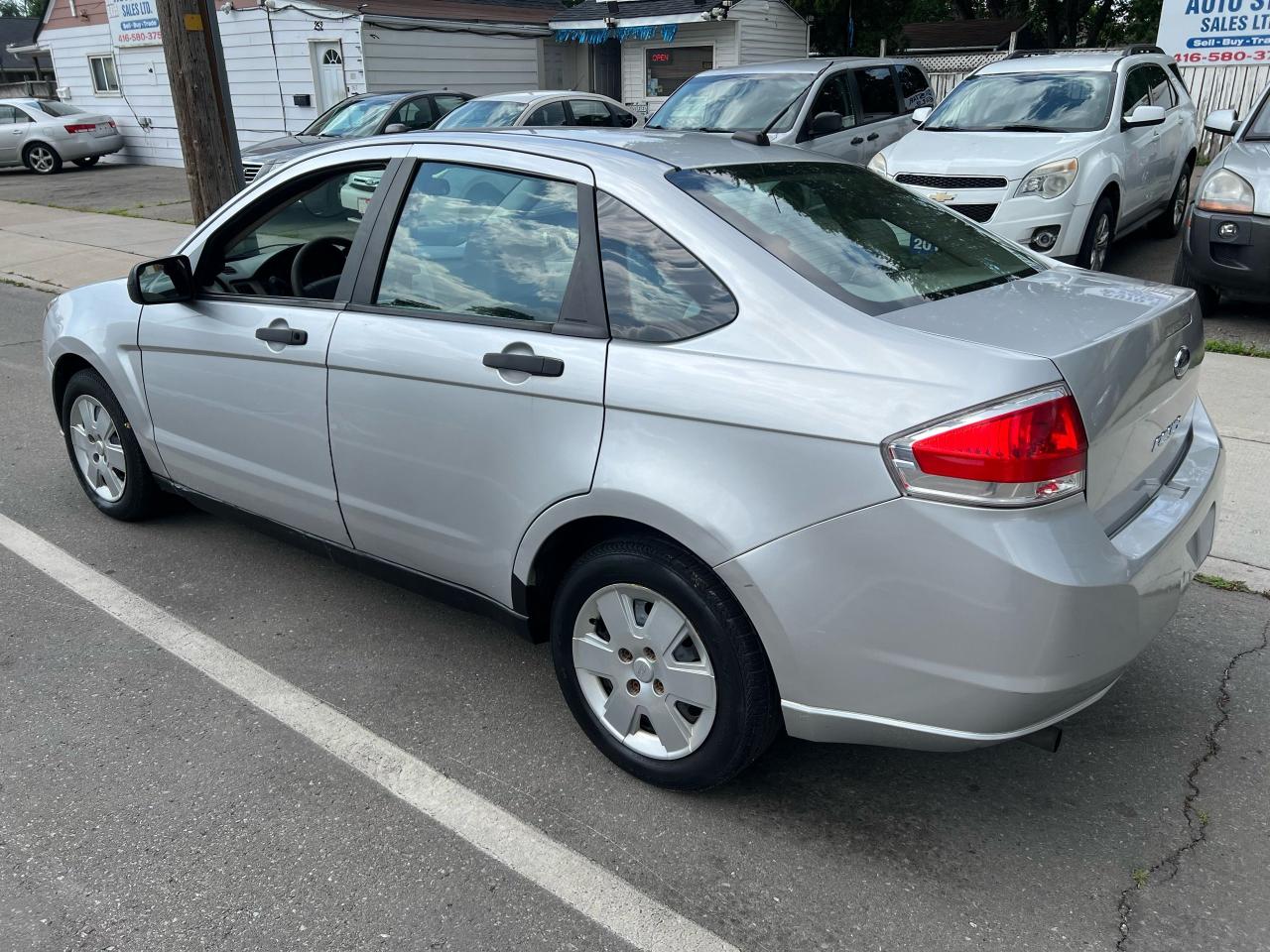 2010 Ford Focus S - Photo #5