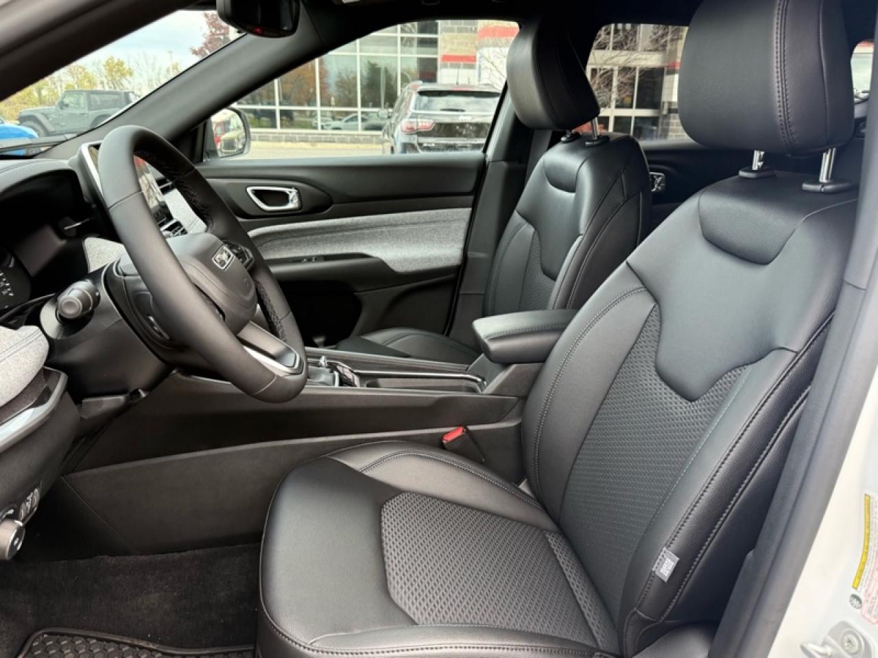 2025 Jeep Compass NORTH Photo