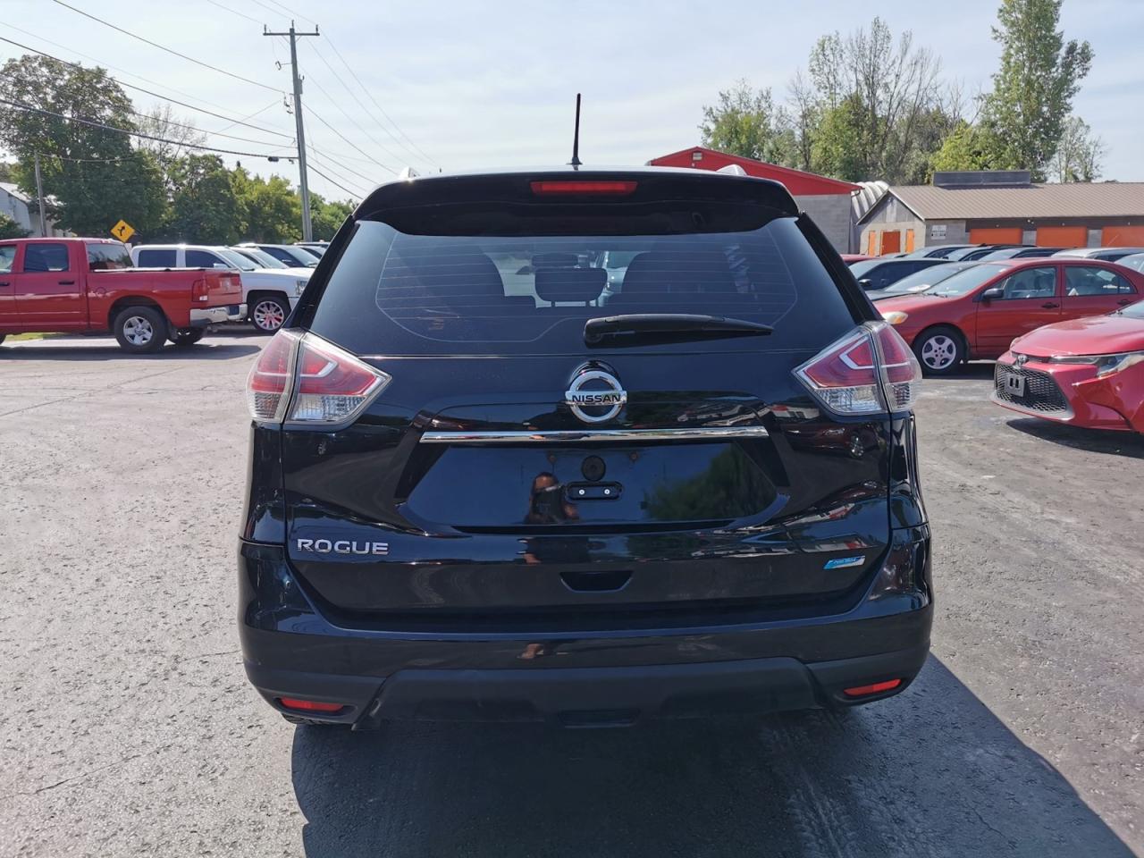 2015 Nissan Rogue S - Photo #4