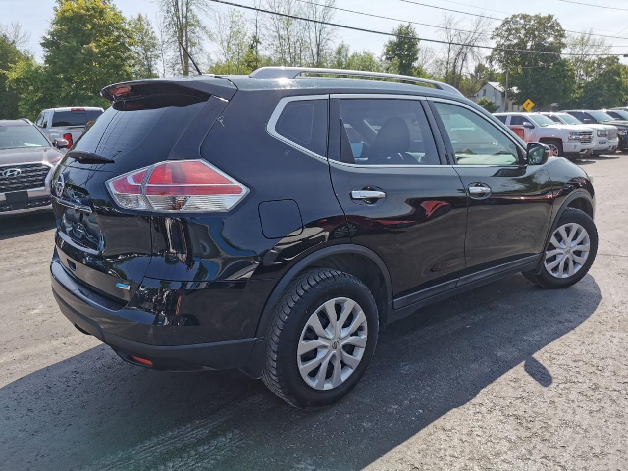 2015 Nissan Rogue S - Photo #5