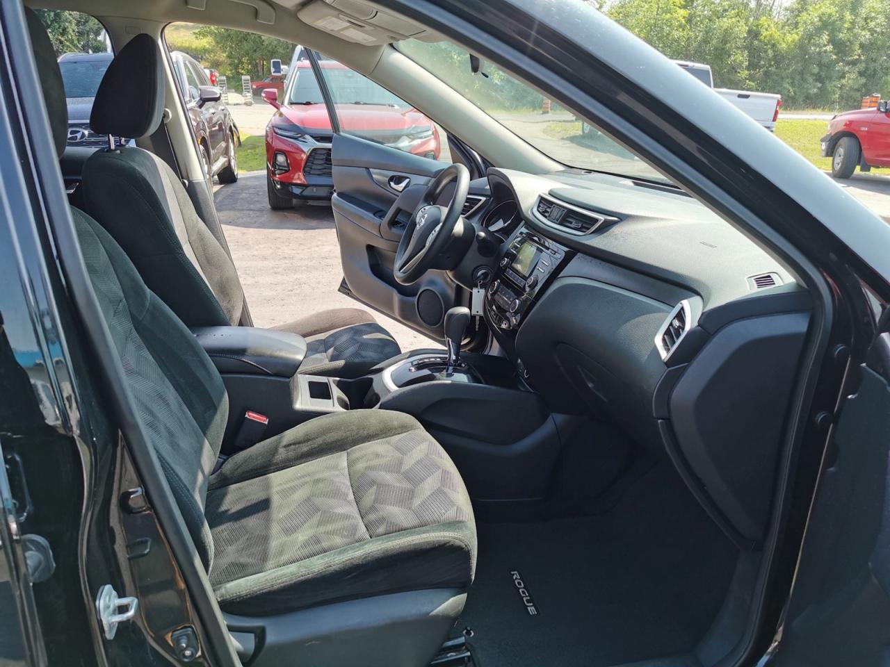 2015 Nissan Rogue S - Photo #14