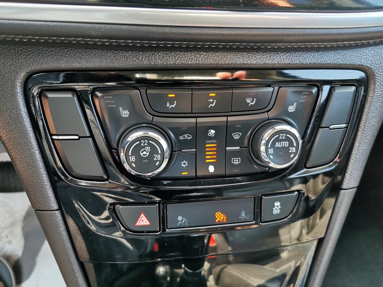 2017 Buick Encore Essence - Photo #24
