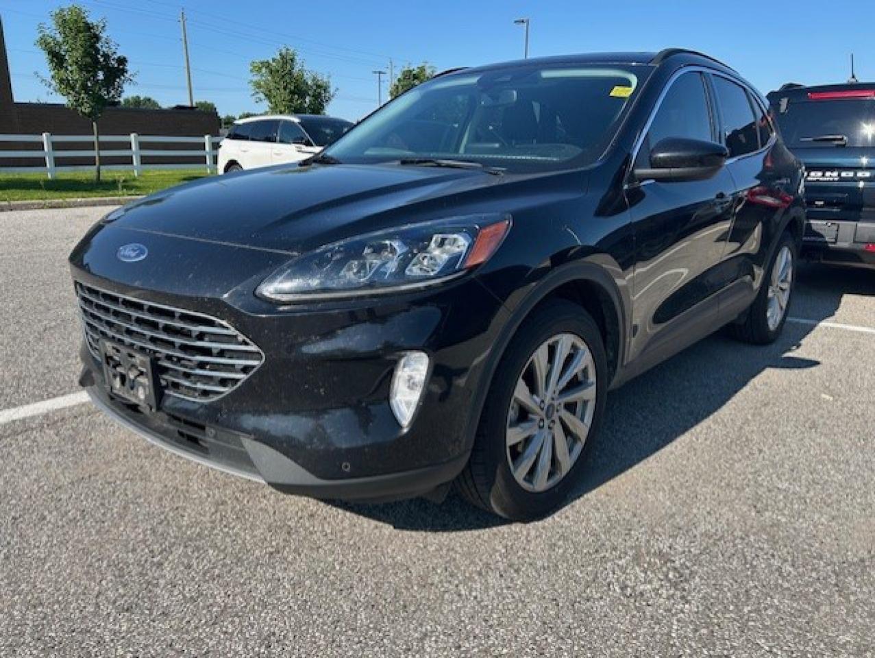 Used 2022 Ford Escape Titanium AWD for sale in Watford, ON