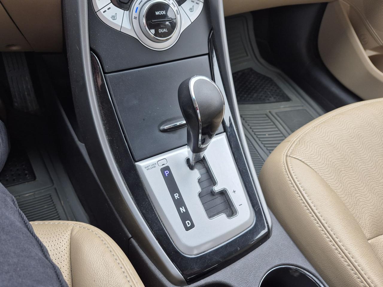 2011 Hyundai Elantra Limited AS IS Photo10