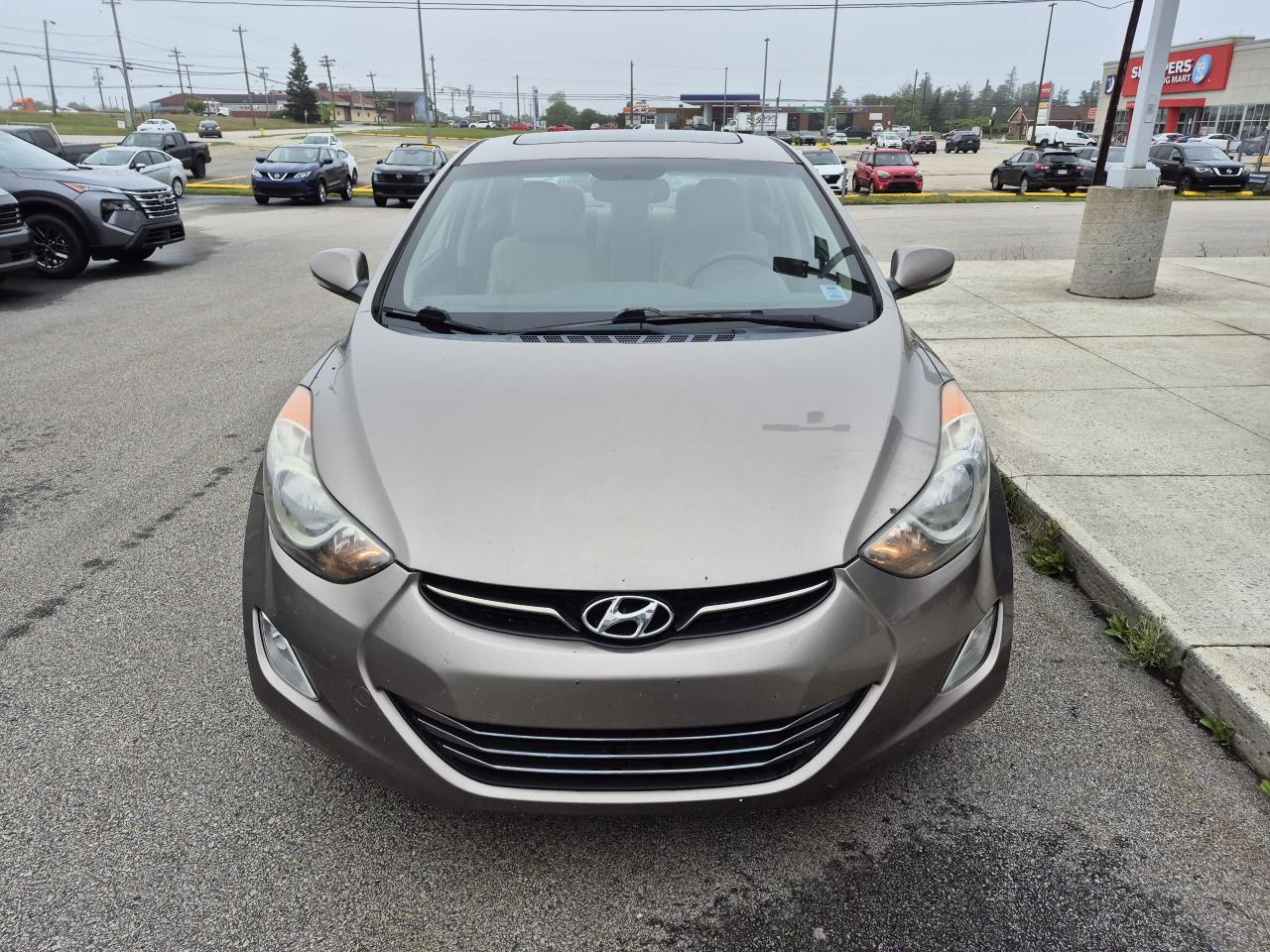 2011 Hyundai Elantra Limited AS IS Photo2