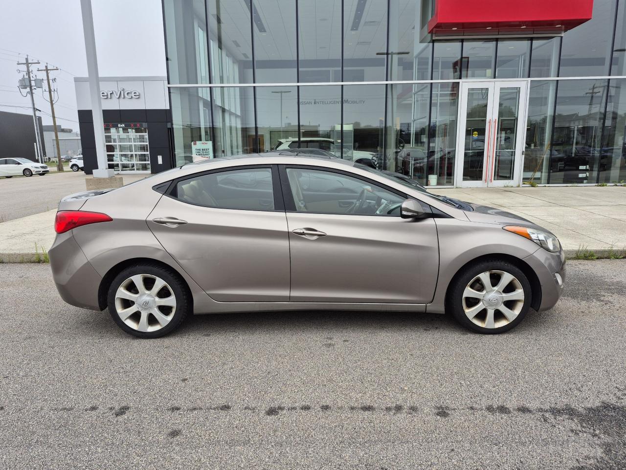 2011 Hyundai Elantra Limited AS IS Photo5