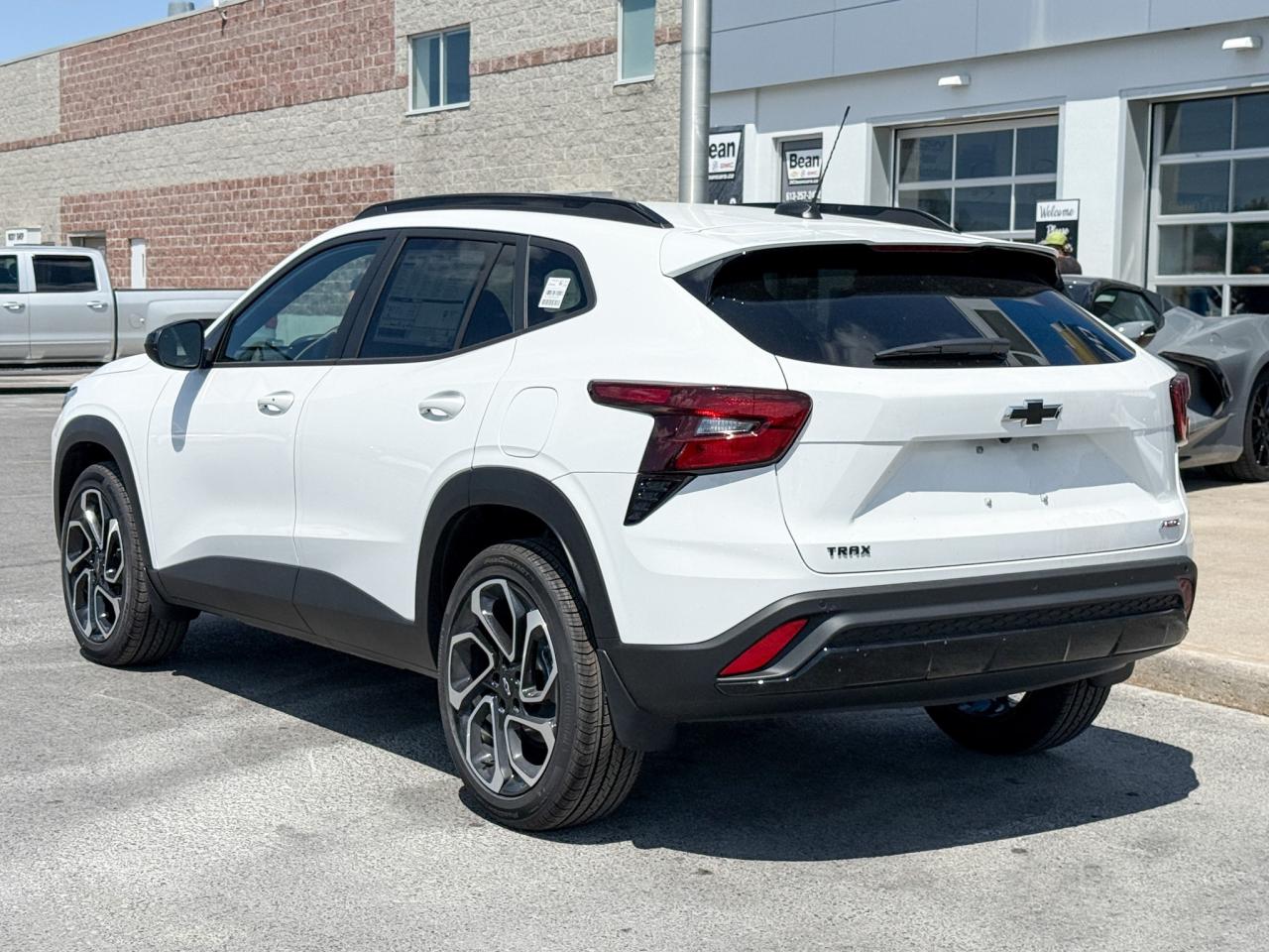 2025 Chevrolet Trax 2RS 1.2L 3 CYL WITH REMOTE START/ENTRY, SUNROOF, HEATED SEATS, HEATED STEERING WHEEL, APPLE CARPLAY AND ANDROID AUTO Photo2