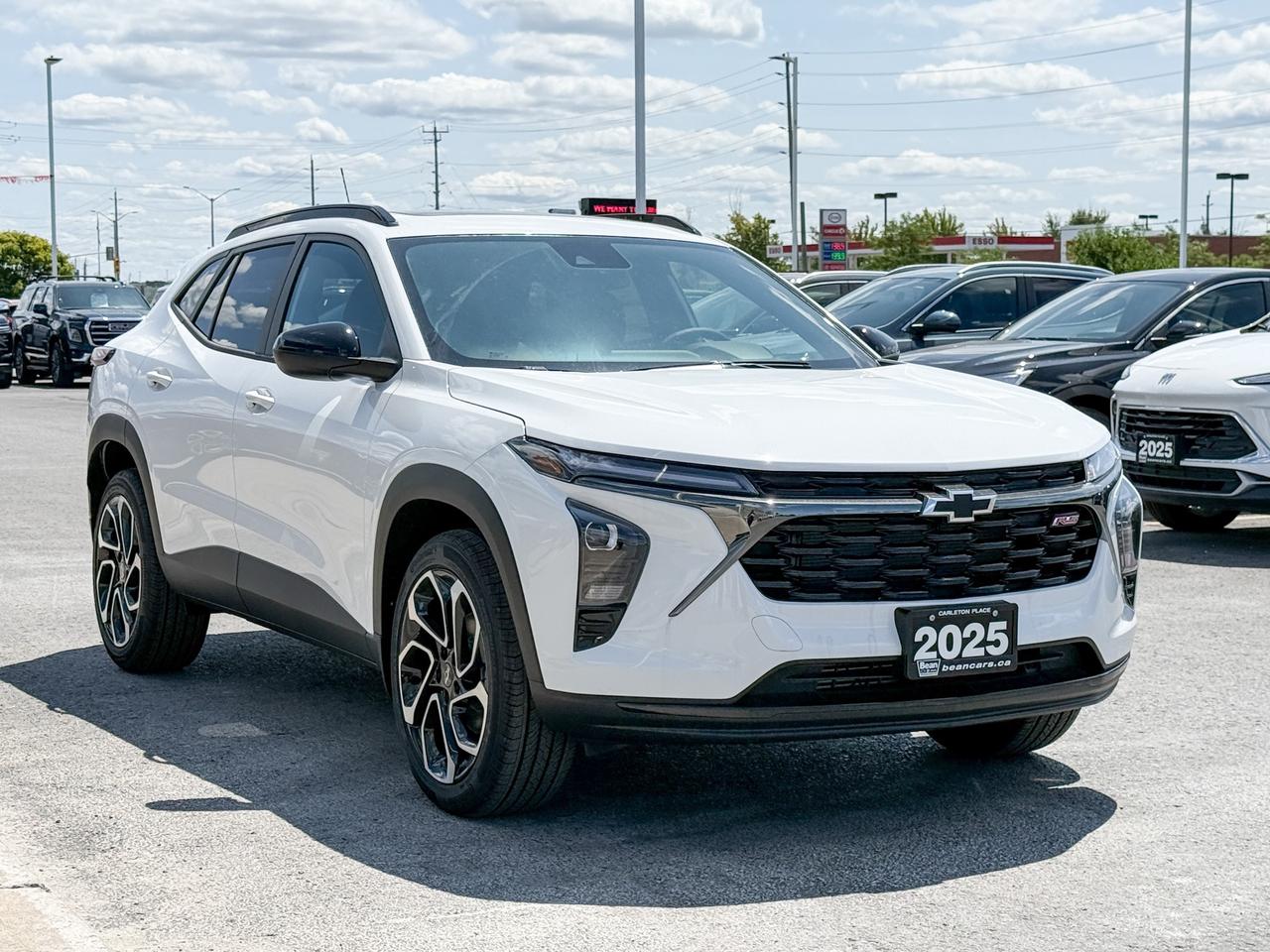 2025 Chevrolet Trax 2RS 1.2L 3 CYL WITH REMOTE START/ENTRY, SUNROOF, HEATED SEATS, HEATED STEERING WHEEL, APPLE CARPLAY AND ANDROID AUTO Photo