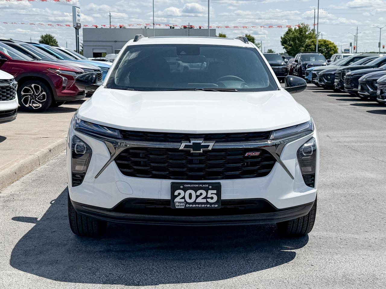 2025 Chevrolet Trax 2RS 1.2L 3 CYL WITH REMOTE START/ENTRY, SUNROOF, HEATED SEATS, HEATED STEERING WHEEL, APPLE CARPLAY AND ANDROID AUTO Photo