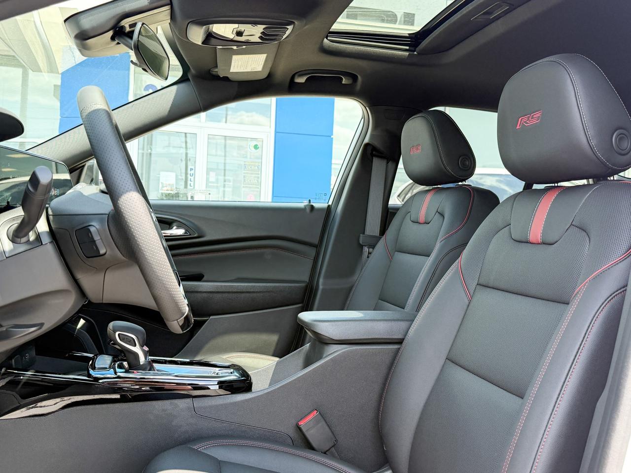2025 Chevrolet Trax 2RS 1.2L 3 CYL WITH REMOTE START/ENTRY, SUNROOF, HEATED SEATS, HEATED STEERING WHEEL, APPLE CARPLAY AND ANDROID AUTO Photo
