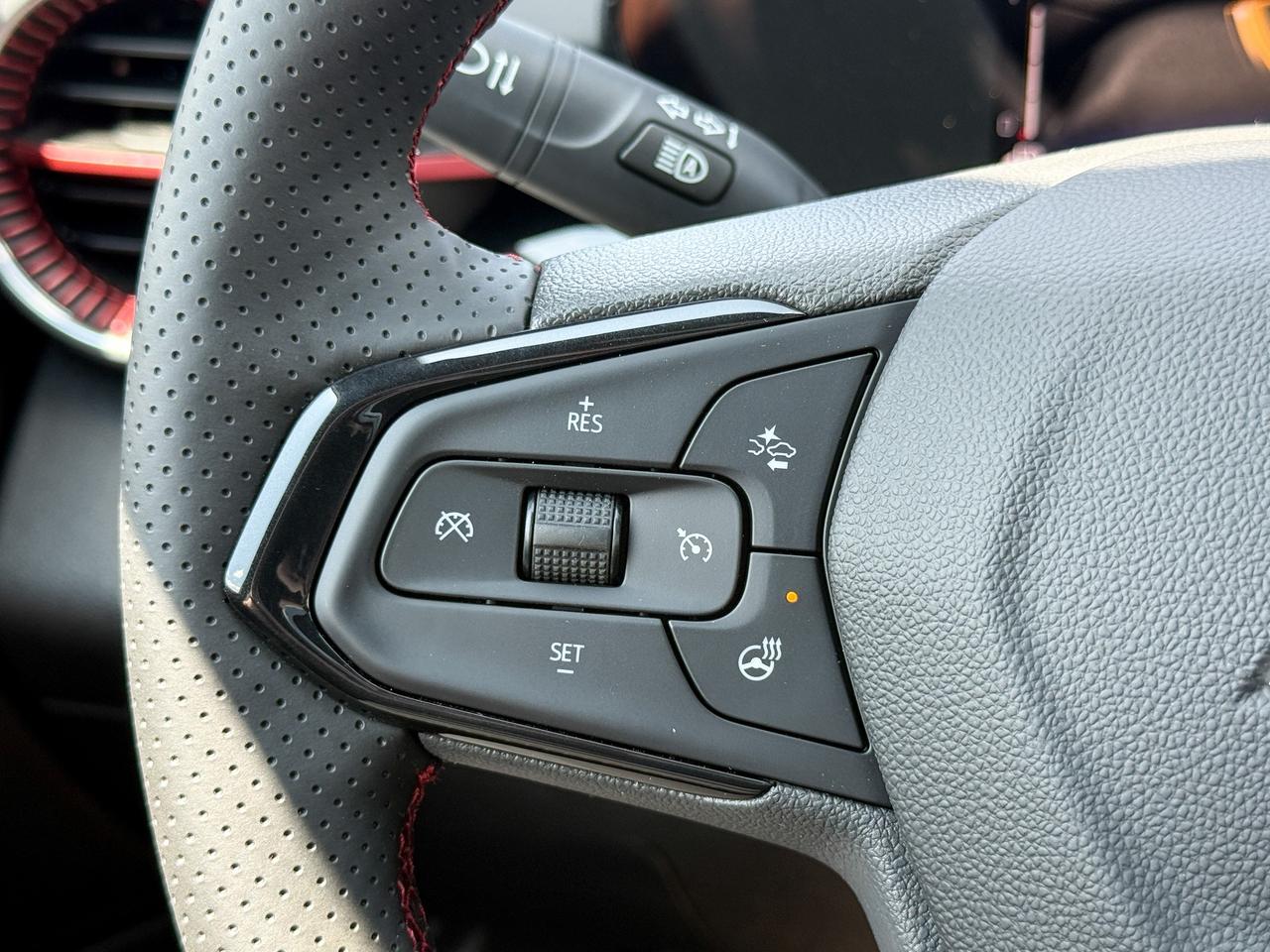 2025 Chevrolet Trax 2RS 1.2L 3 CYL WITH REMOTE START/ENTRY, SUNROOF, HEATED SEATS, HEATED STEERING WHEEL, APPLE CARPLAY AND ANDROID AUTO Photo
