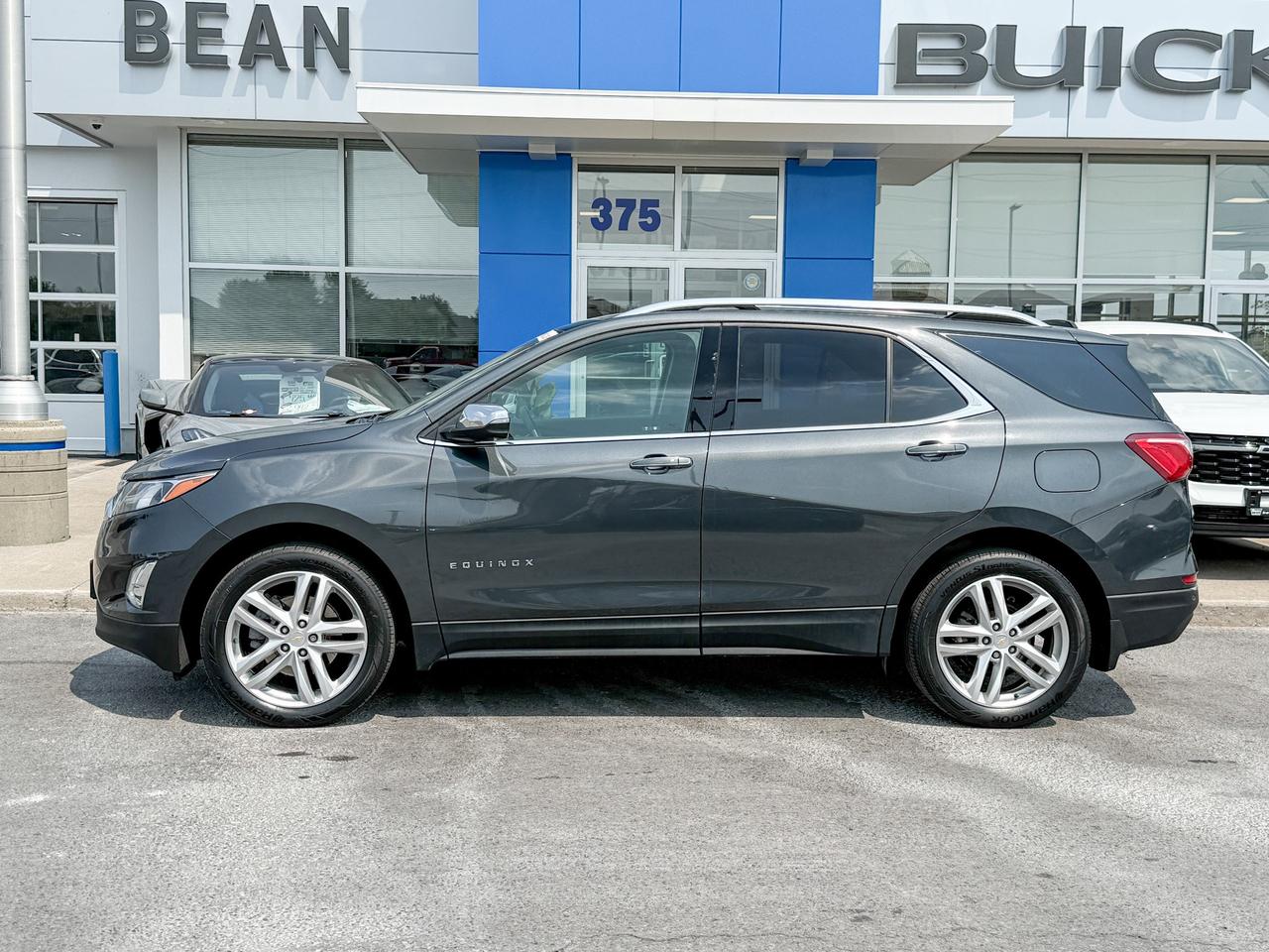 2020 Chevrolet Equinox Premier 2.0L 4 CYL WITH REMOTE START/ENTRY, HEATED SEATS, WIRELESS CHARGING, POWER LIFTGATE, HD REAR VISION CAMERA, APPLE CARPLAY AND ANDROID AUTO Photo