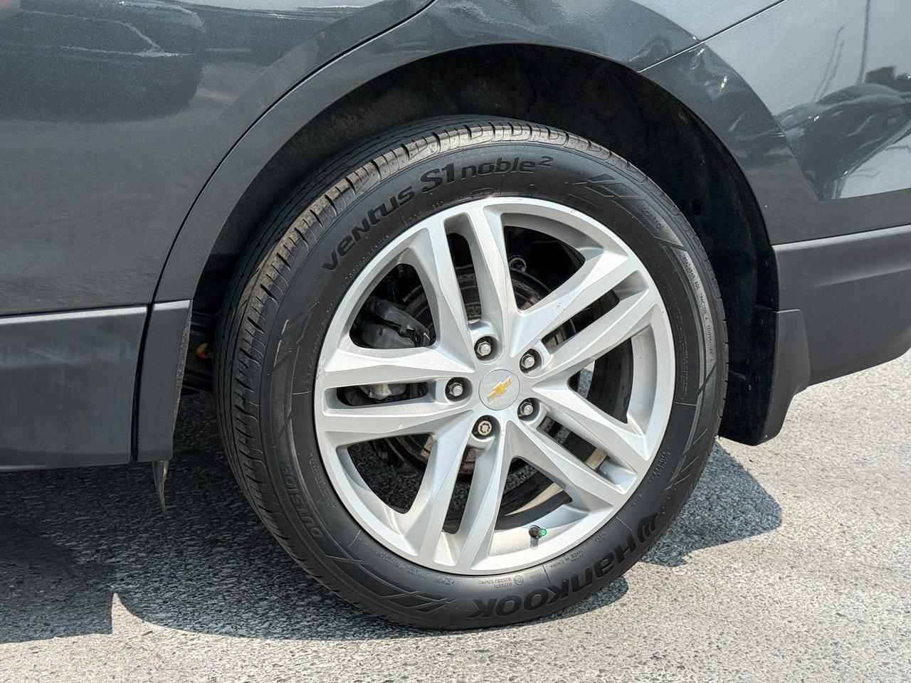 2020 Chevrolet Equinox Premier 2.0L 4 CYL WITH REMOTE START/ENTRY, HEATED SEATS, WIRELESS CHARGING, POWER LIFTGATE, HD REAR VISION CAMERA, APPLE CARPLAY AND ANDROID AUTO Photo