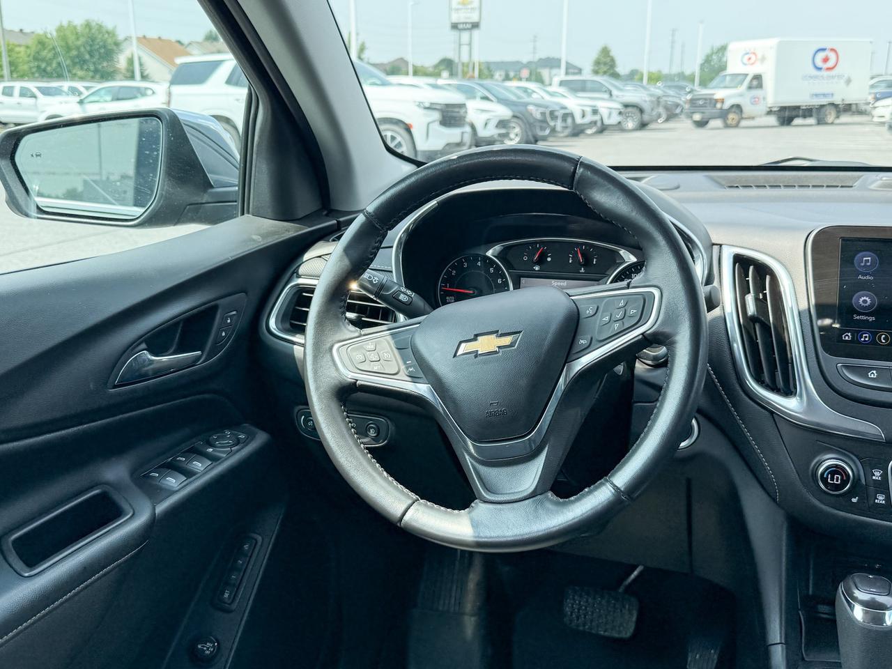 2020 Chevrolet Equinox Premier 2.0L 4 CYL WITH REMOTE START/ENTRY, HEATED SEATS, WIRELESS CHARGING, POWER LIFTGATE, HD REAR VISION CAMERA, APPLE CARPLAY AND ANDROID AUTO Photo