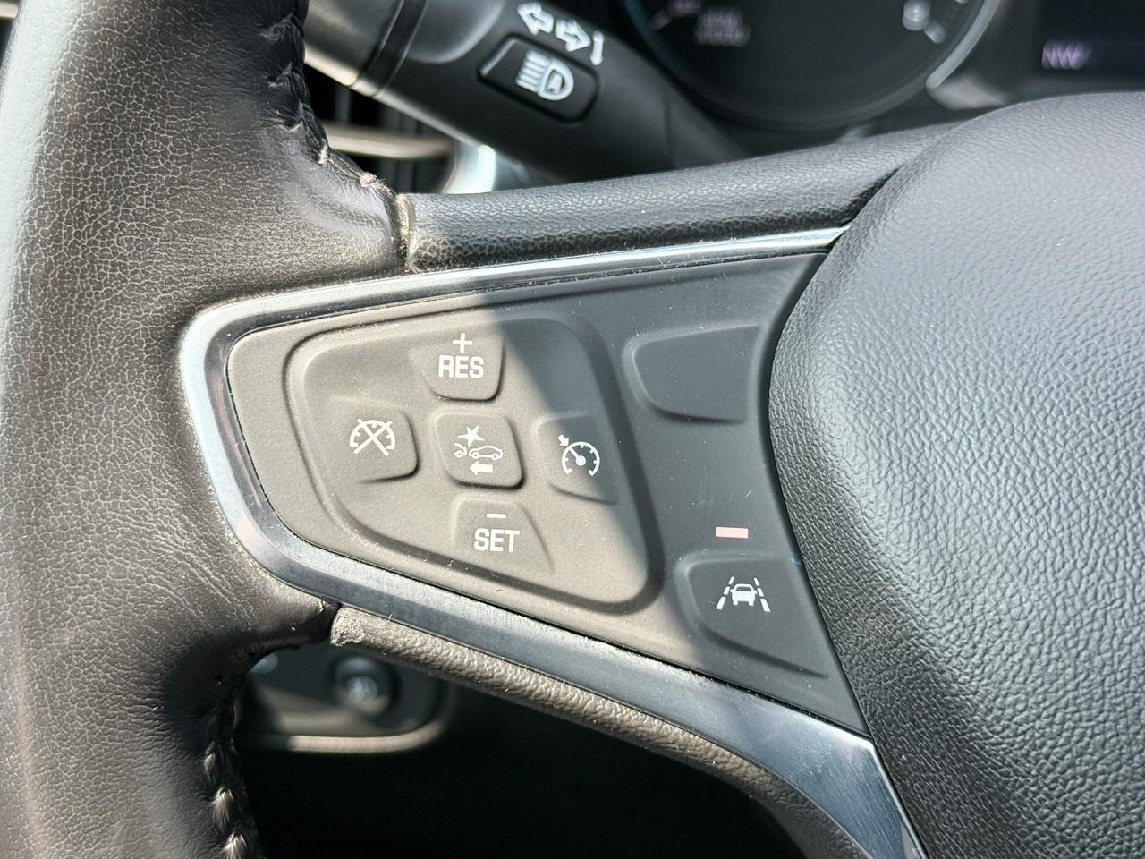 2020 Chevrolet Equinox Premier 2.0L 4 CYL WITH REMOTE START/ENTRY, HEATED SEATS, WIRELESS CHARGING, POWER LIFTGATE, HD REAR VISION CAMERA, APPLE CARPLAY AND ANDROID AUTO Photo