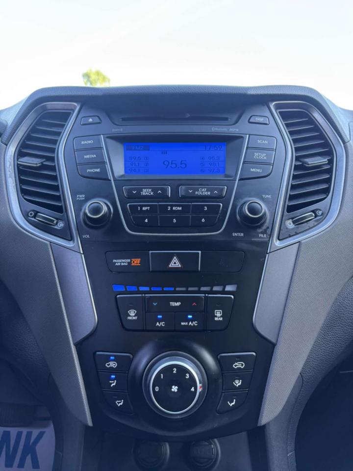 2016 Hyundai Santa Fe  Photo12