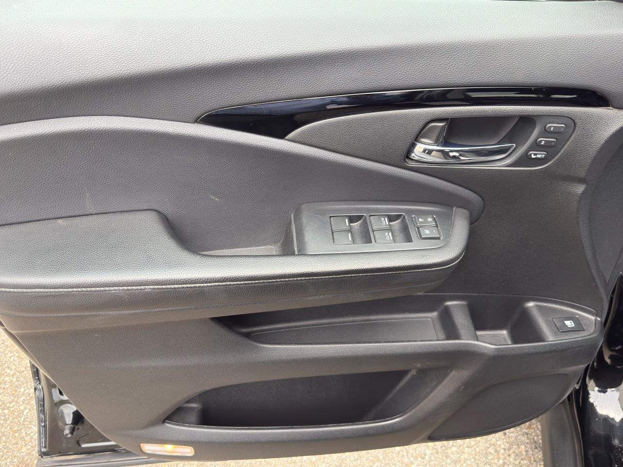 2020 Honda Ridgeline TOURING - Photo #9