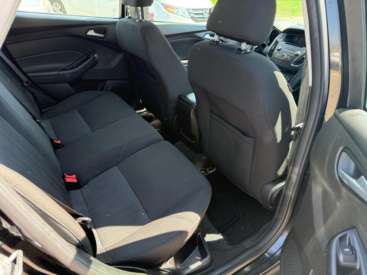 2015 Ford Focus SE - Photo #6