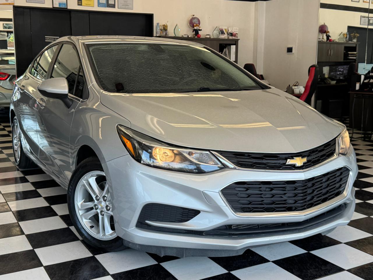 2018 Chevrolet Cruze LT+New Tires+Brake+Appleplay+Camera+Heated Seats Photo16