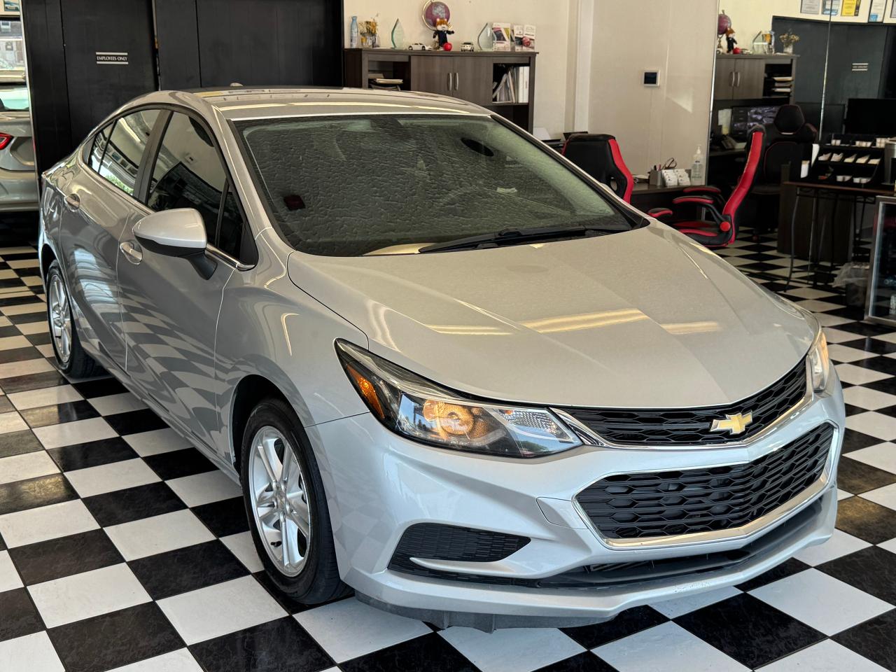 2018 Chevrolet Cruze LT+New Tires+Brake+Appleplay+Camera+Heated Seats Photo9