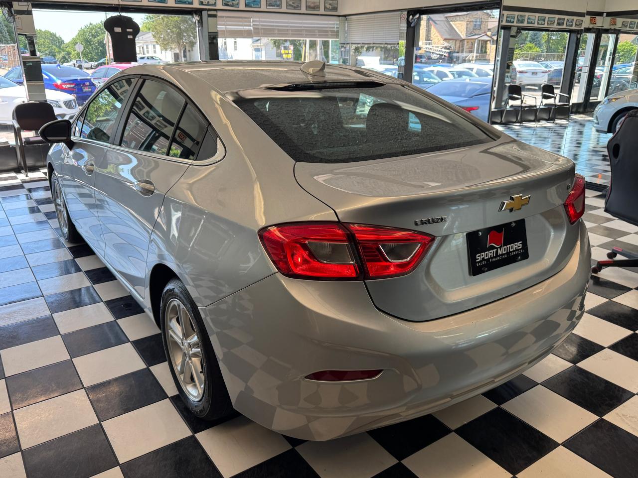 2018 Chevrolet Cruze LT+New Tires+Brake+Appleplay+Camera+Heated Seats Photo6